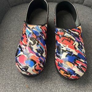 Sanita Abstract Multicolor Slip-On
Nursing Clogs with a splash of colors Size 6